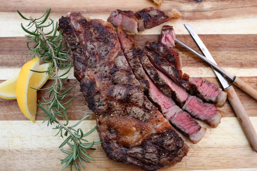 Cooked-Food-Steak-Sliced-6518 JLO Kitchens lifestyle image of cooked steak on a cutting board